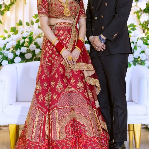 Sulakshana Monga Lehenga I Wedding Lehenga I Indian Lehenga - Picture 1 of 7